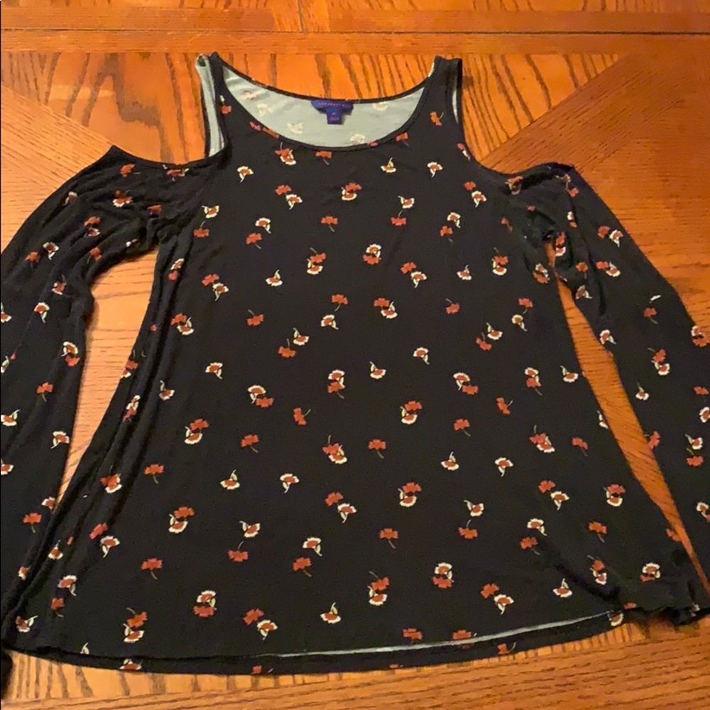 Long sleeve top with shoulder cut outs